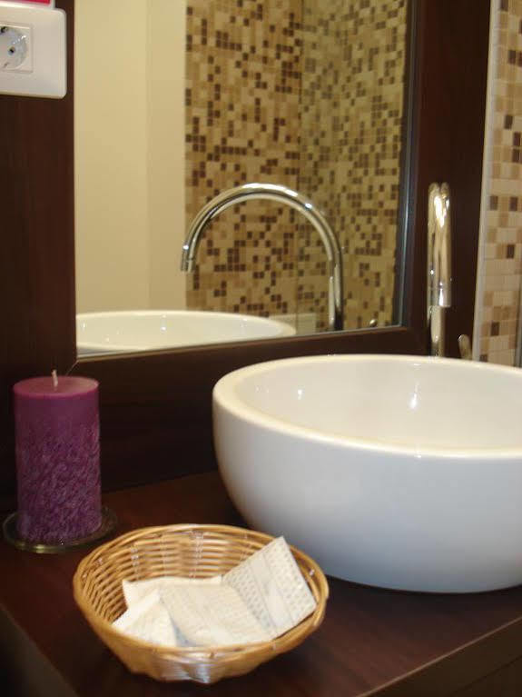 Eden Boutique Accommodation Bucarest Esterno foto