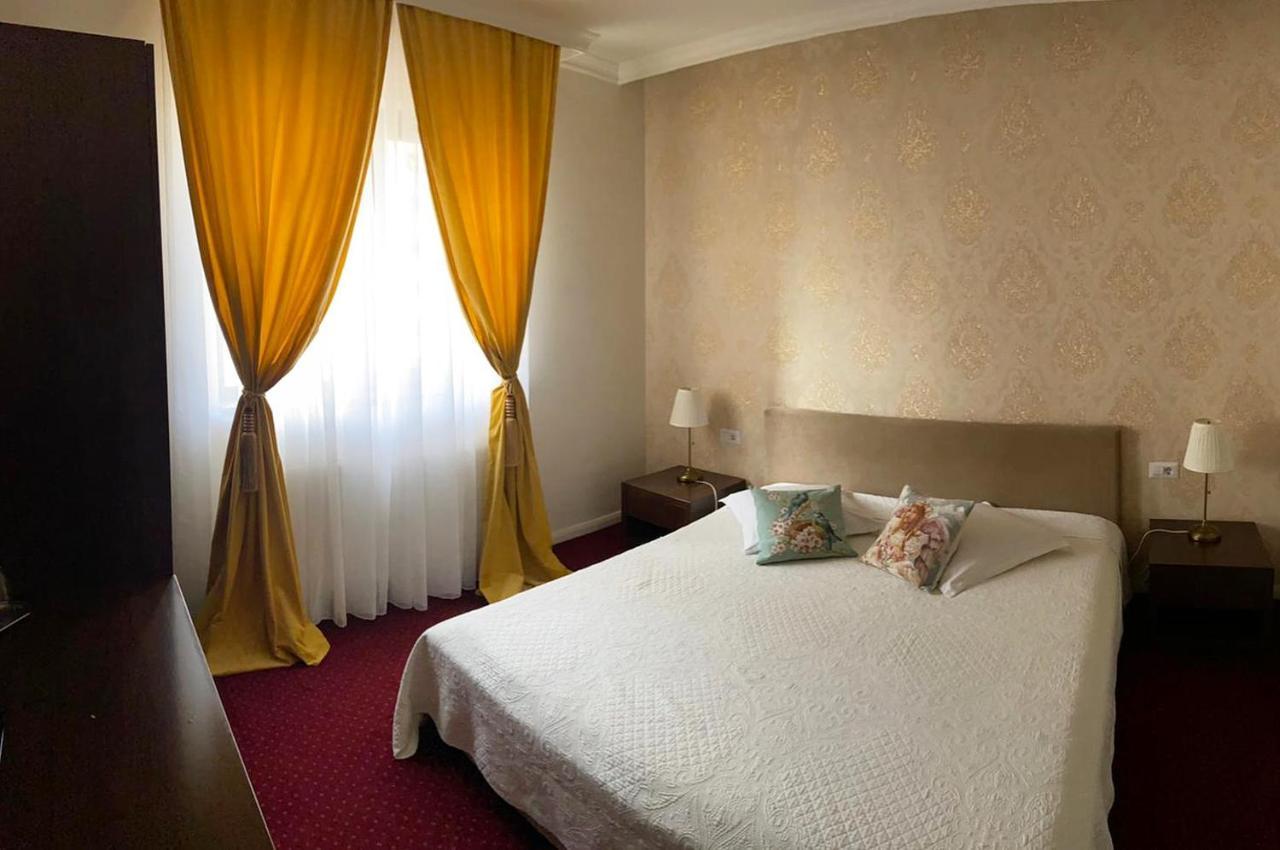 Eden Boutique Accommodation Bucarest Esterno foto